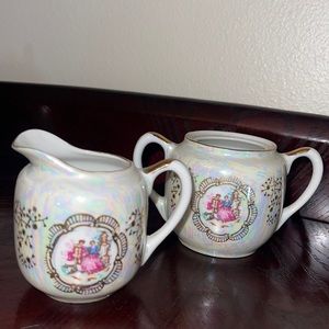 Creamer and sugar bowl with antiques print